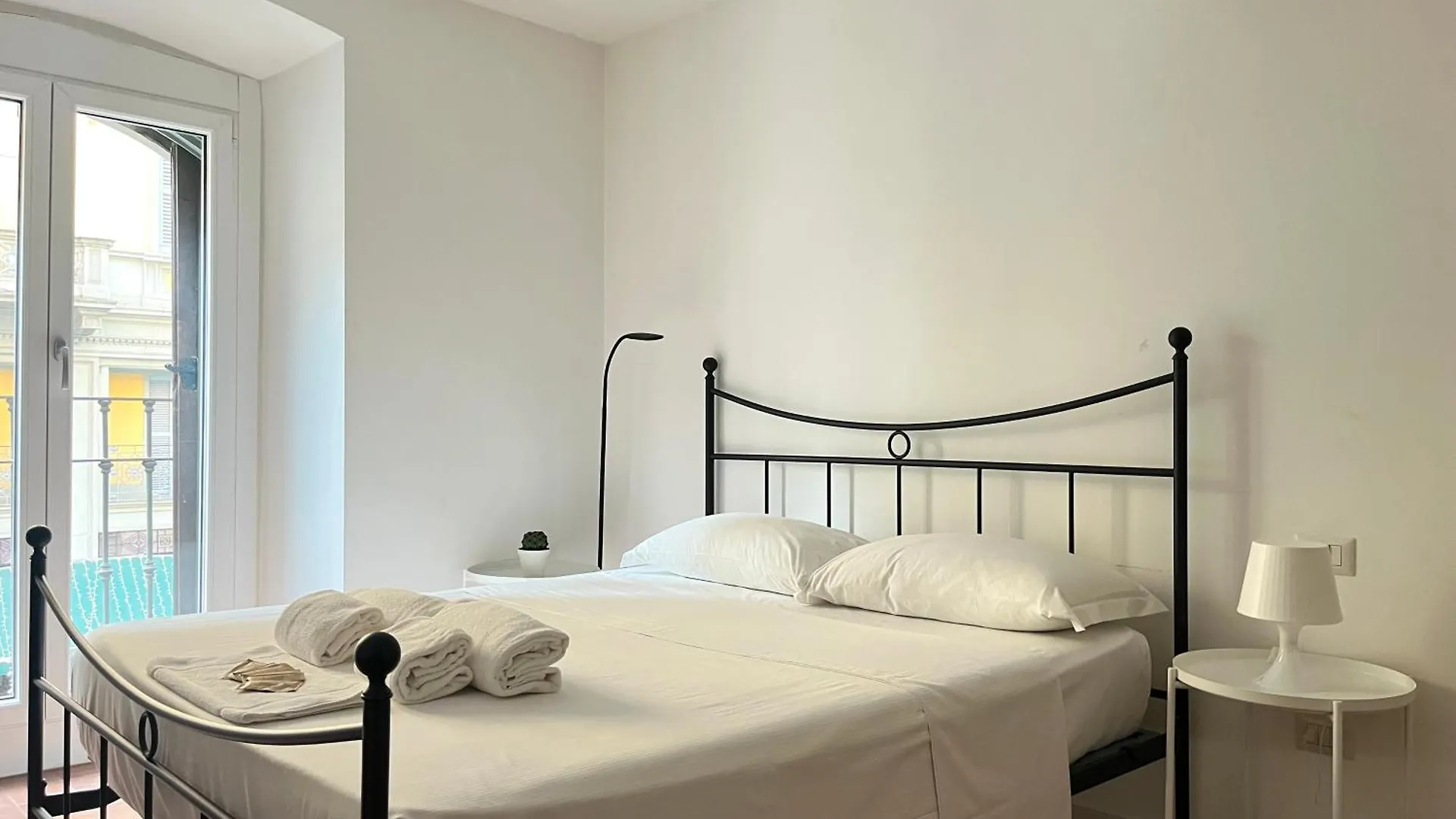 Porta Venezia Central Cozy Home contacts